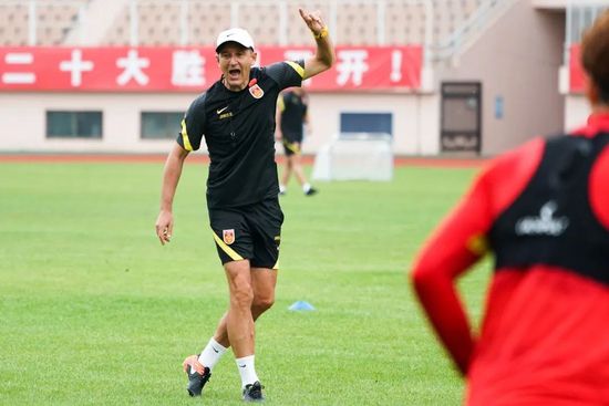 嗯啊h客厅伦女小惠